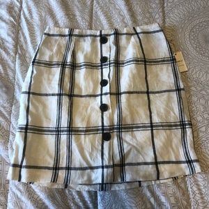 BLACK AND WHITE BUTTON SKIRT M